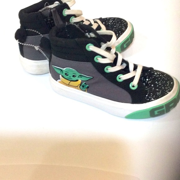 Boys star war sneakers size 9. - Picture 1 of 4